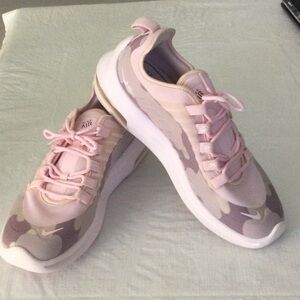 Nike Women's Pink Camouflage Sneakers. Size 7 NWOT